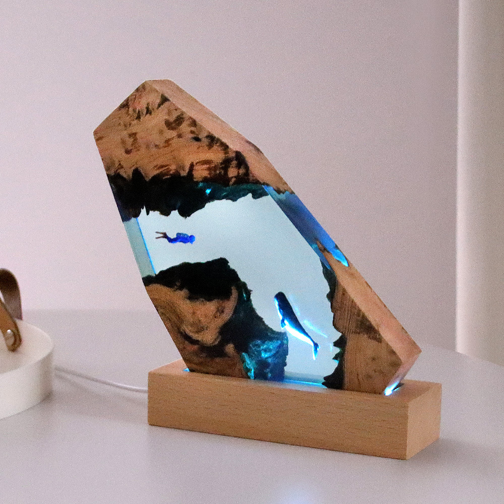 새로운 수중 동굴 고래 다이버 홈 데스크 장식품 원목  - Resin Art Wedding Gift 리뷰 및 가격